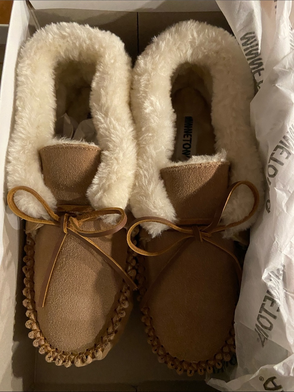 Minnetonka Chestnut Suede Moccasin Slippers with Cream Fur Lining